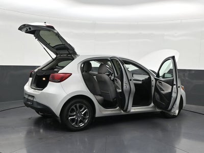 2020 Toyota Yaris LE