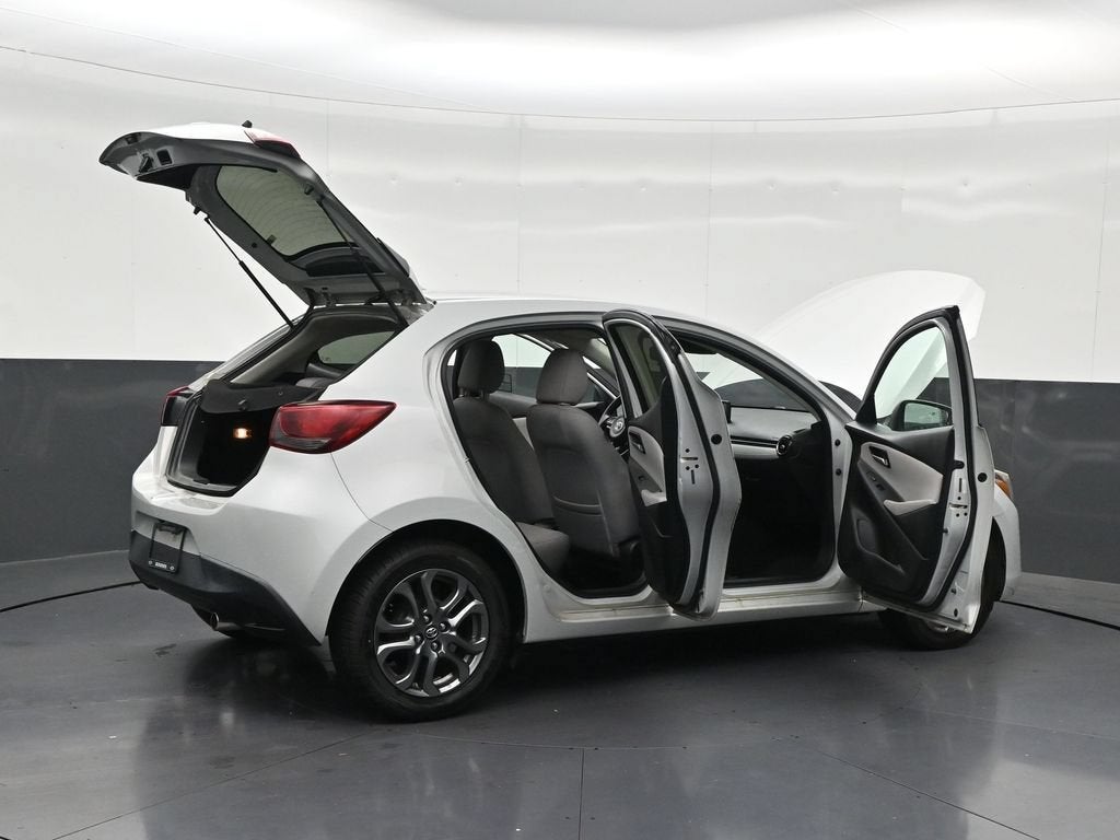 2020 Toyota Yaris LE