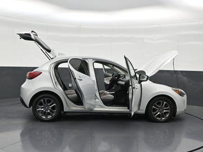 2020 Toyota Yaris LE