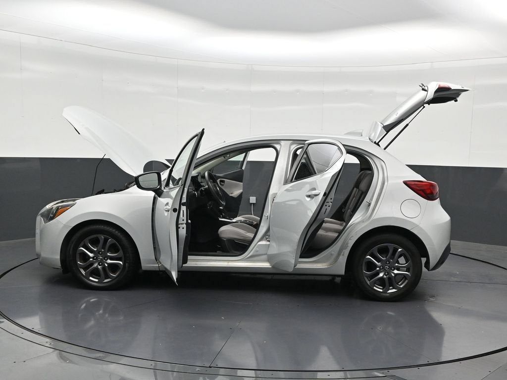 2020 Toyota Yaris LE