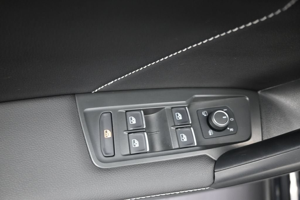 2024 Volkswagen Tiguan SEL R-Line