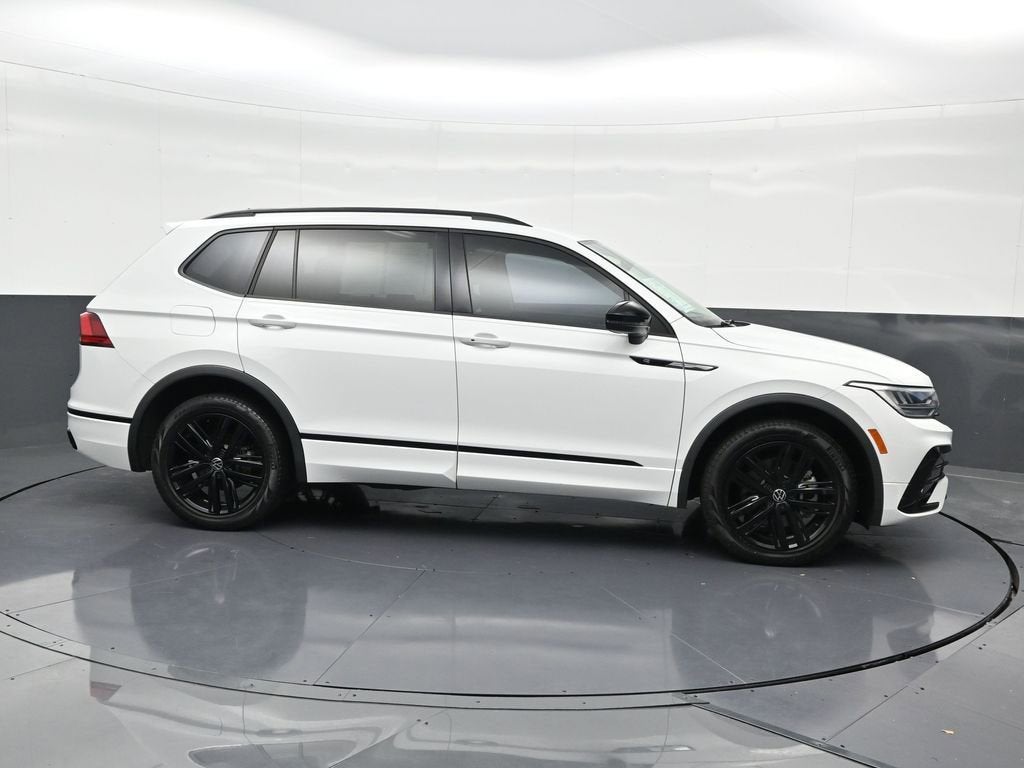 2022 Volkswagen Tiguan SE R-Line Black