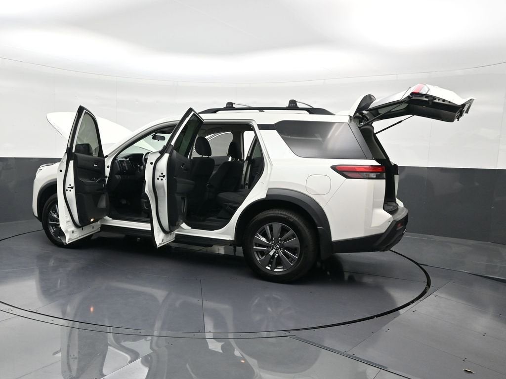 2022 Nissan Pathfinder SV