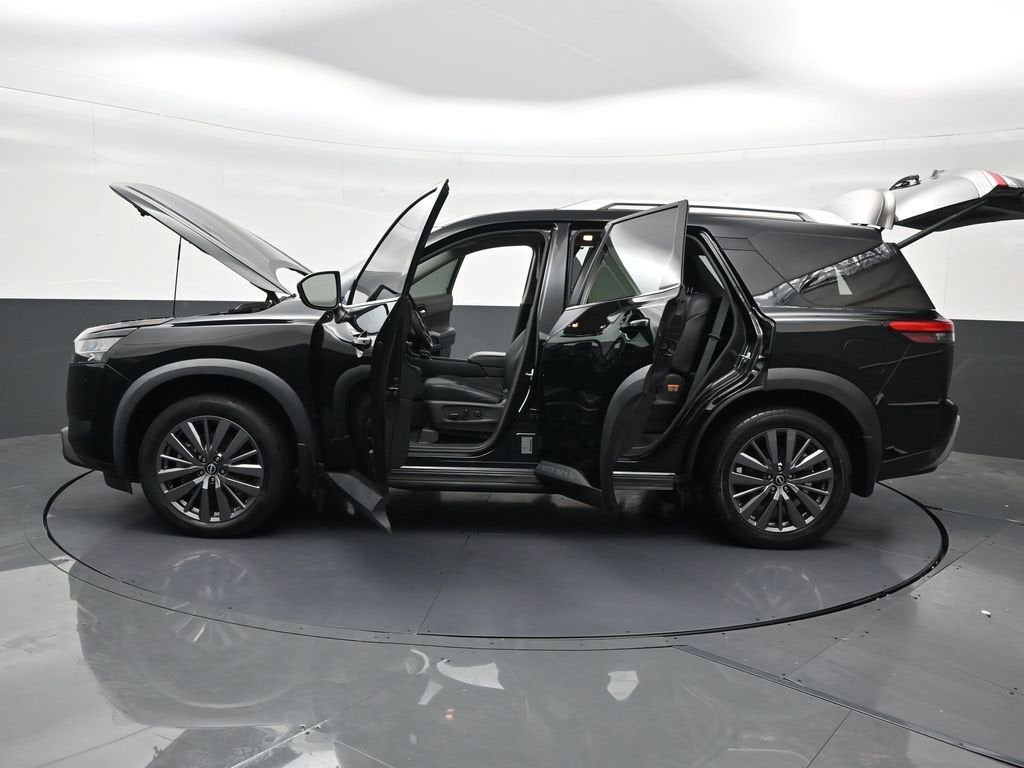 2022 Nissan Pathfinder SL