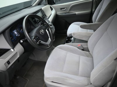2020 Toyota Sienna LE Auto Access Seat