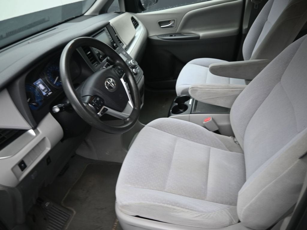 2020 Toyota Sienna LE Auto Access Seat