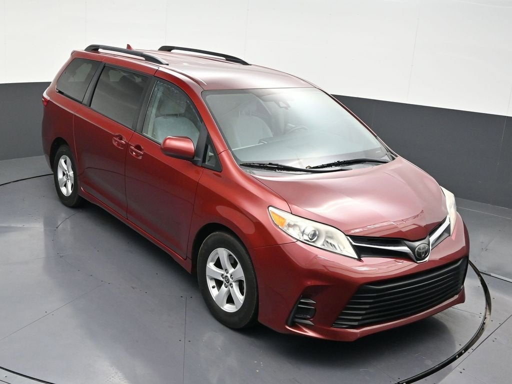 2020 Toyota Sienna LE Auto Access Seat