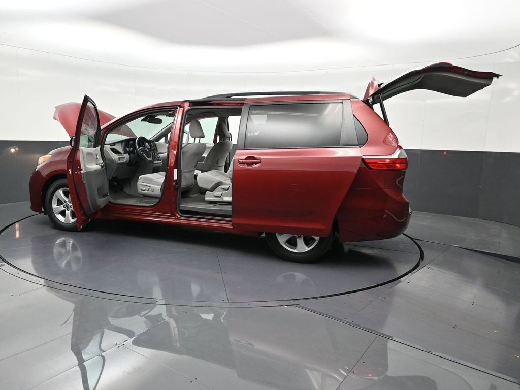 2020 Toyota Sienna LE Auto Access Seat