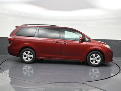 2020 Toyota Sienna LE Auto Access Seat