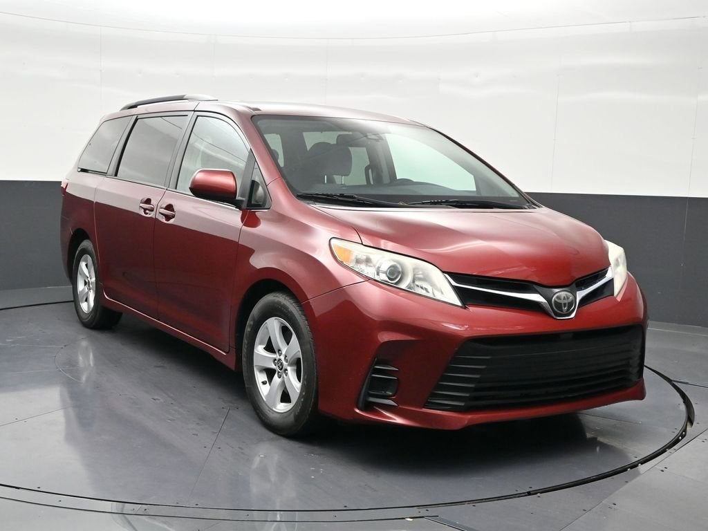 2020 Toyota Sienna LE Auto Access Seat