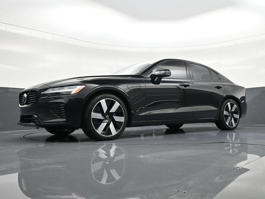 2024 Volvo S60 Recharge Plug-In Hybr Plus Dark Theme