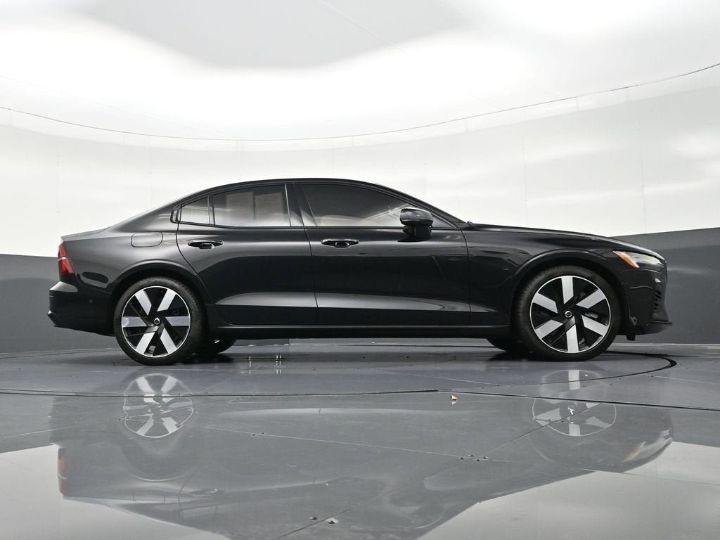 2024 Volvo S60 Recharge Plug-In Hybr Plus Dark Theme