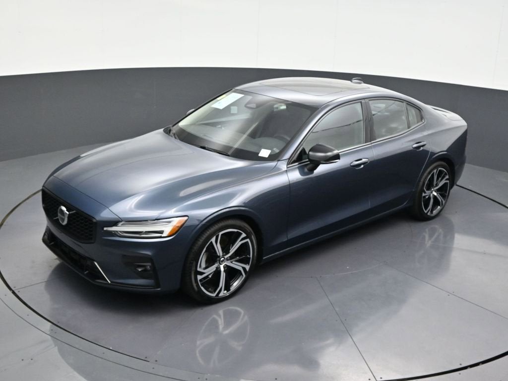2023 Volvo S60 Core Dark Theme