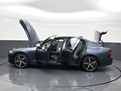 2023 Volvo S60 Core Dark Theme