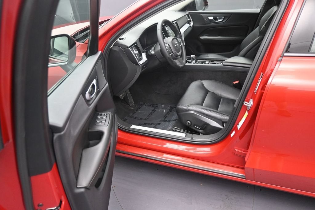 2023 Volvo S60 B5 Core Dark Theme