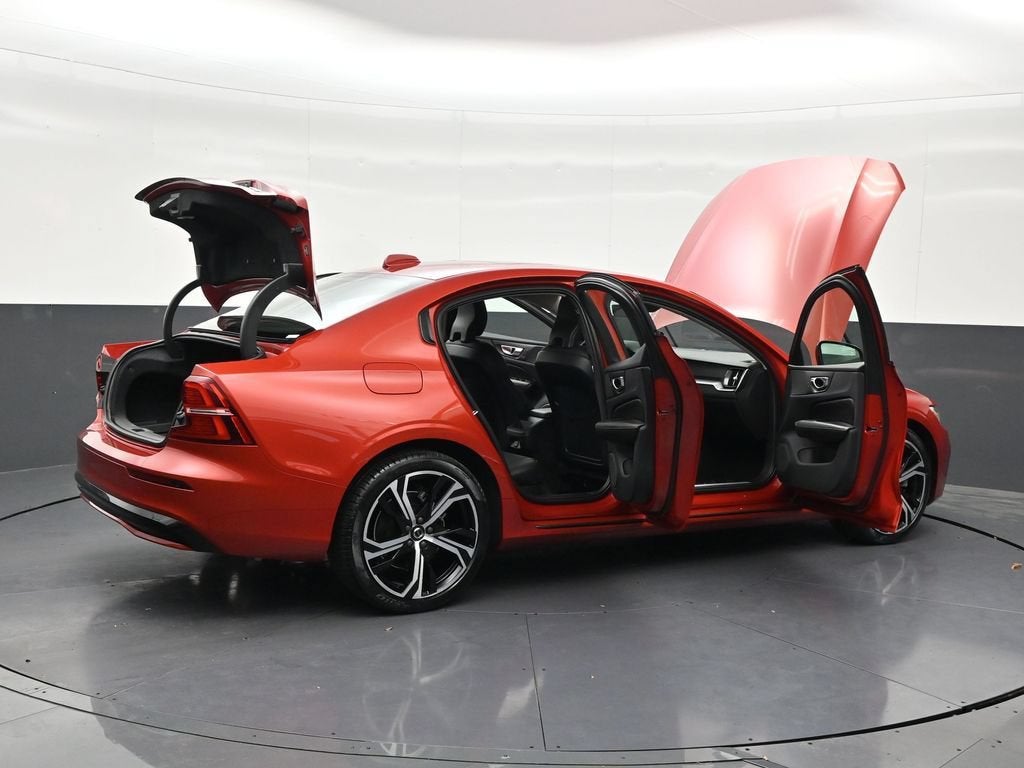 2023 Volvo S60 B5 Core Dark Theme