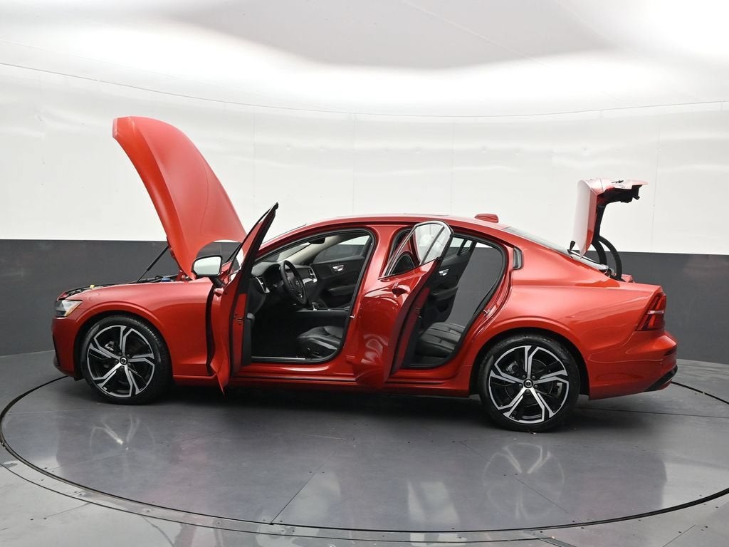 2023 Volvo S60 B5 Core Dark Theme