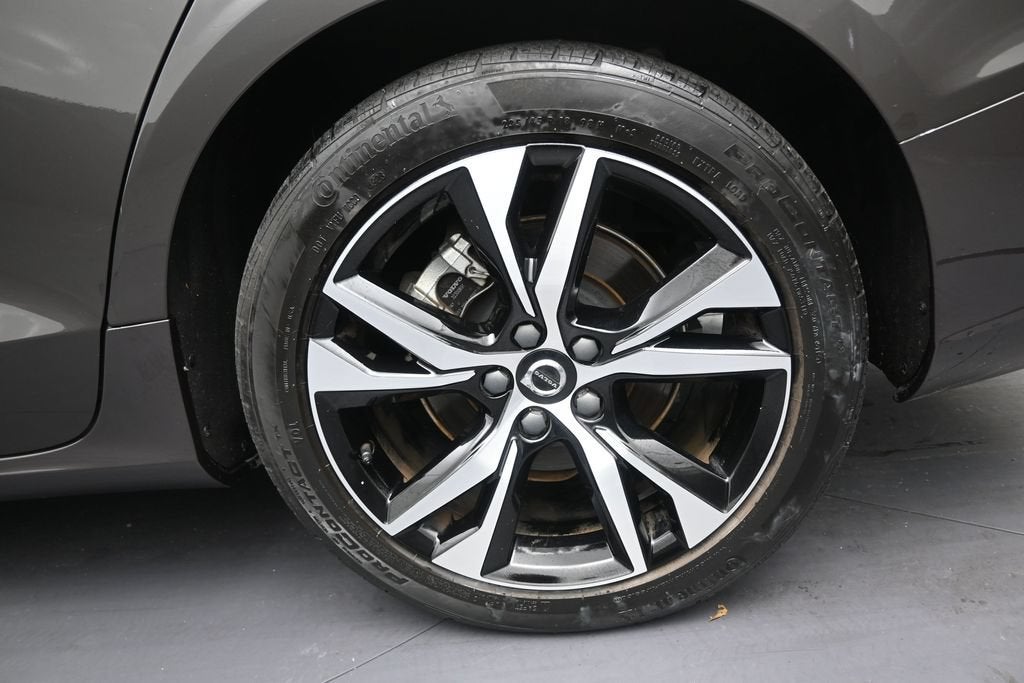 2024 Volvo S60 Core Dark Theme