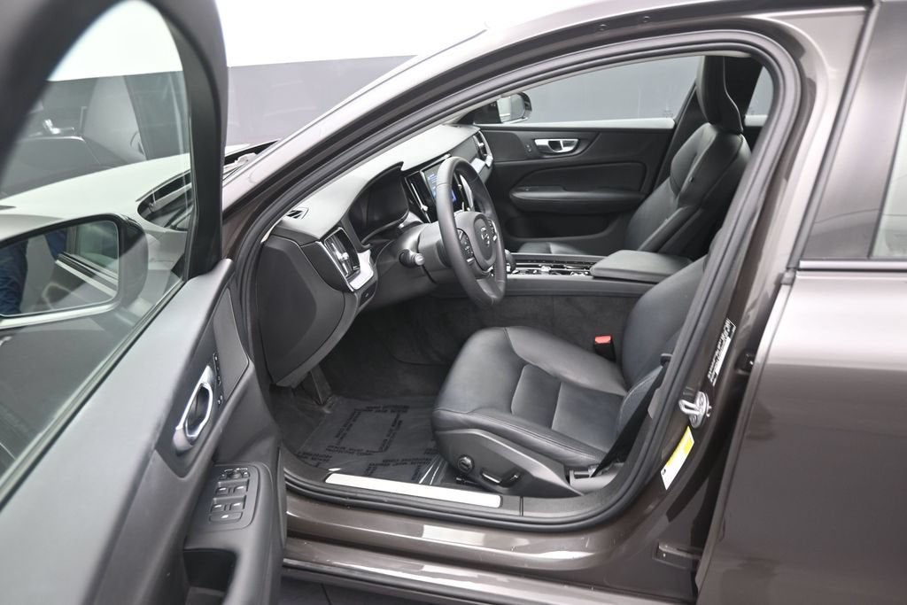 2024 Volvo S60 Core Dark Theme