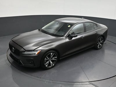 2024 Volvo S60 Core Dark Theme