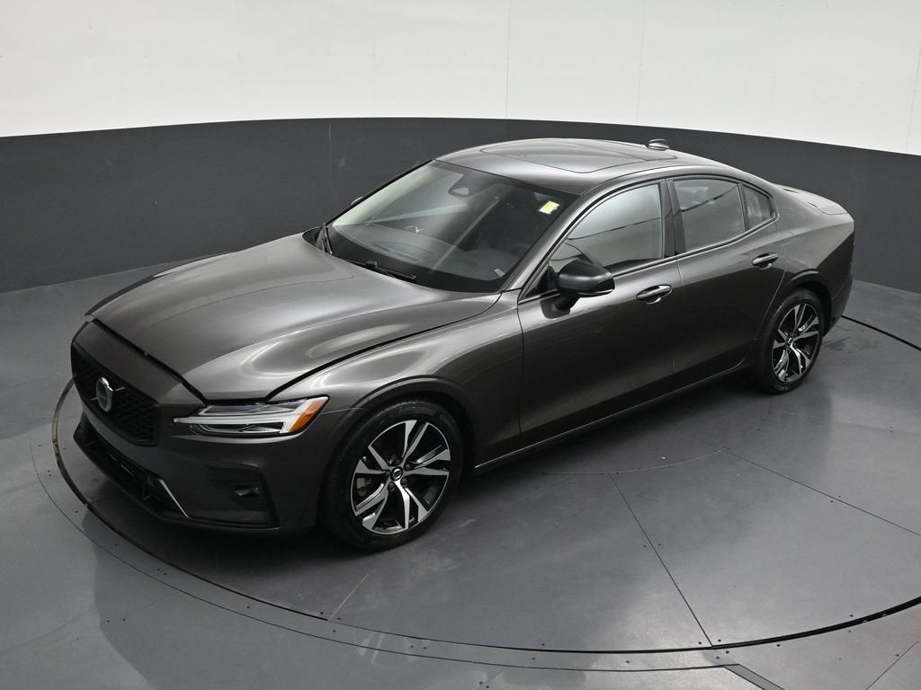 2024 Volvo S60 Core Dark Theme