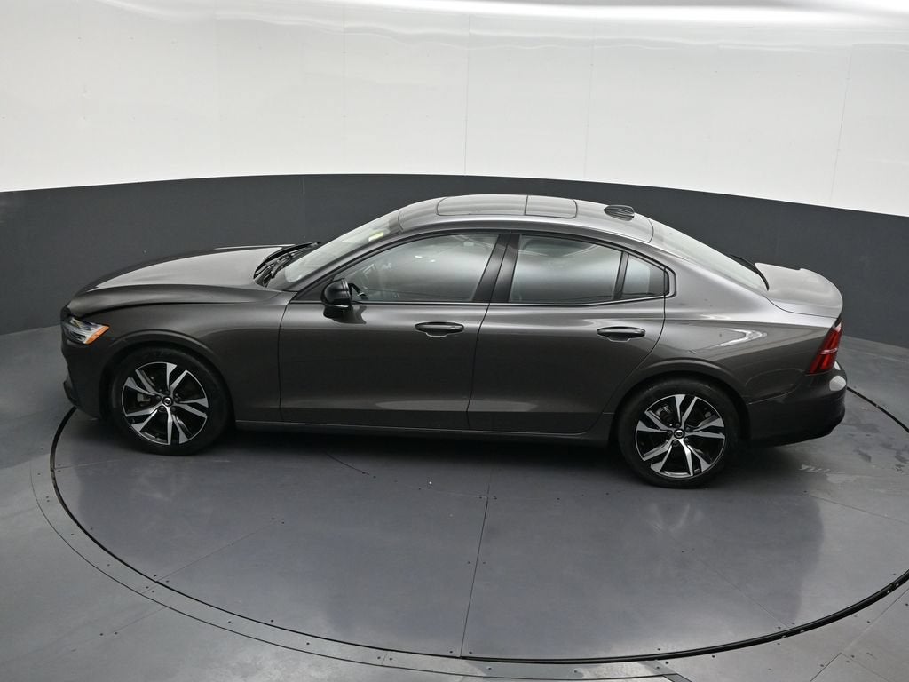 2024 Volvo S60 Core Dark Theme