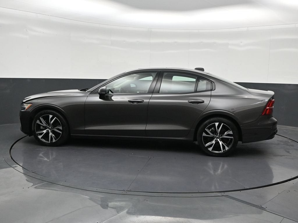 2024 Volvo S60 Core Dark Theme