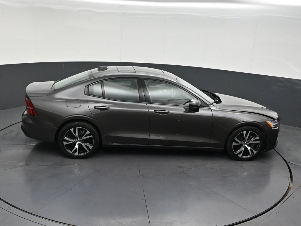 2024 Volvo S60 Core Dark Theme