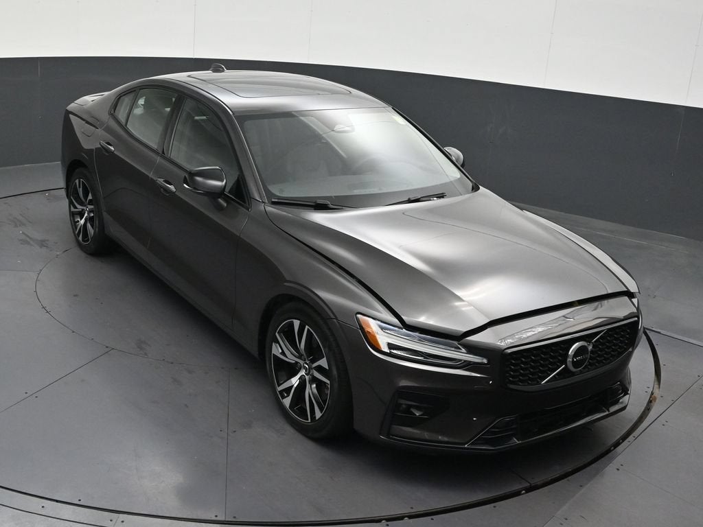 2024 Volvo S60 Core Dark Theme