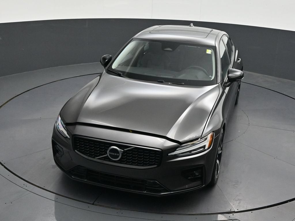 2024 Volvo S60 Core Dark Theme