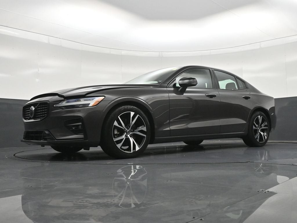 2024 Volvo S60 Core Dark Theme