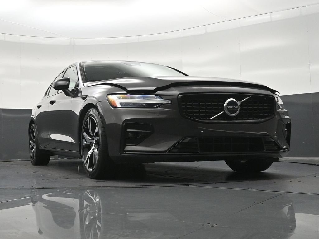 2024 Volvo S60 Core Dark Theme