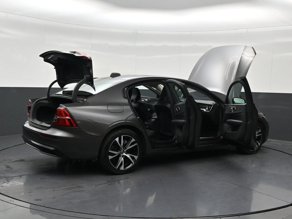 2024 Volvo S60 Core Dark Theme