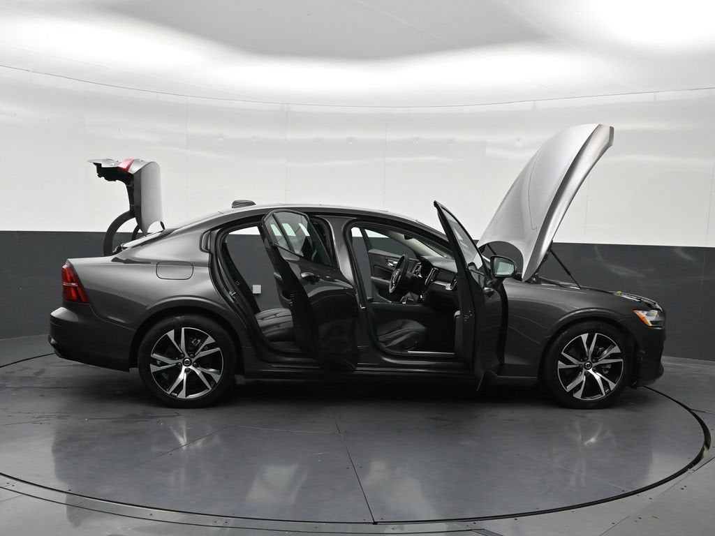 2024 Volvo S60 Core Dark Theme