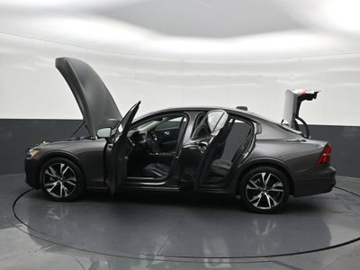 2024 Volvo S60 Core Dark Theme