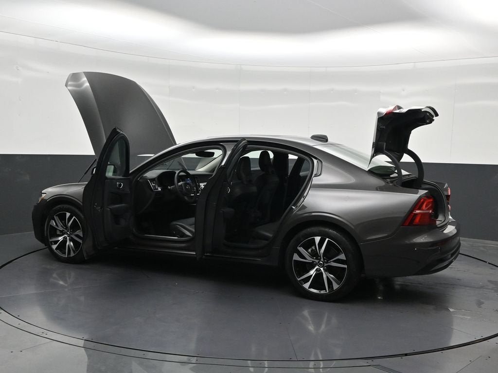 2024 Volvo S60 Core Dark Theme