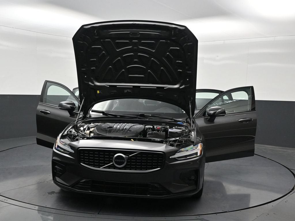2024 Volvo S60 Core Dark Theme