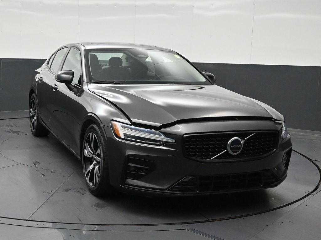 2024 Volvo S60 Core Dark Theme