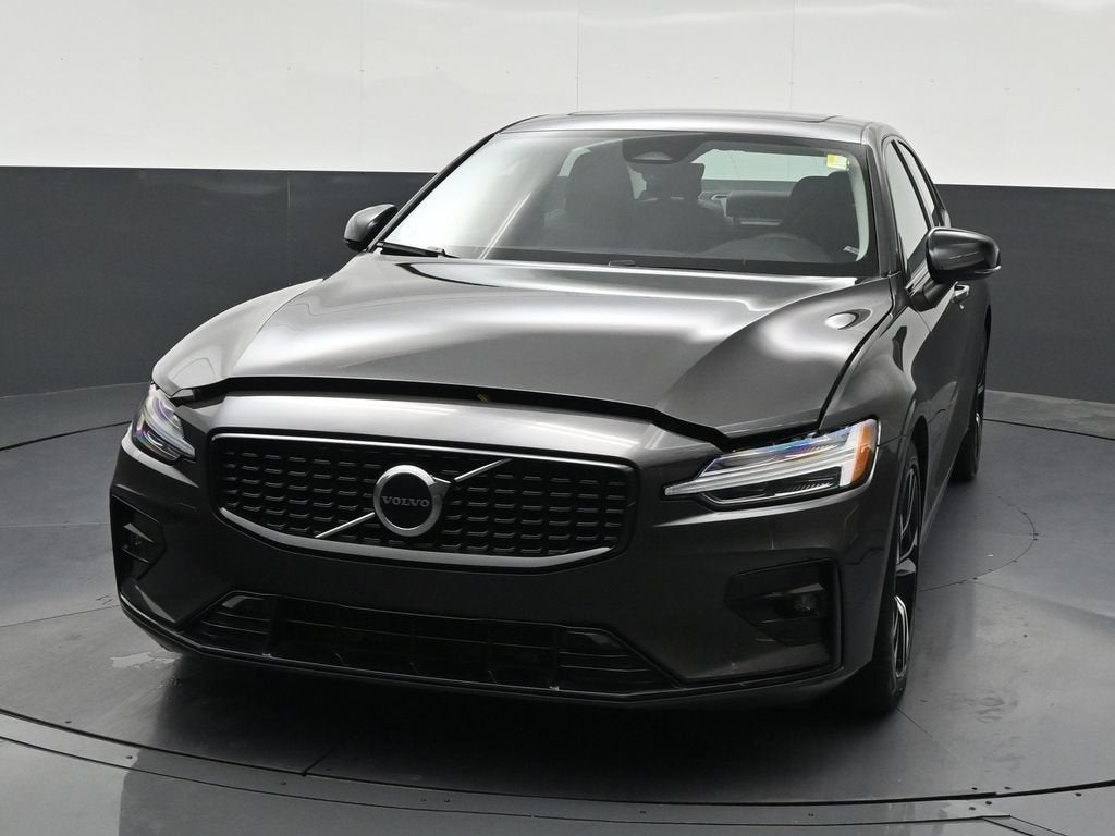 2024 Volvo S60 Core Dark Theme