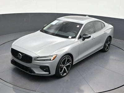 2024 Volvo S60 Plus Dark Theme