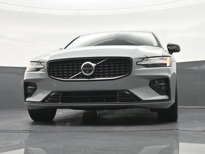 2024 Volvo S60 Plus Dark Theme