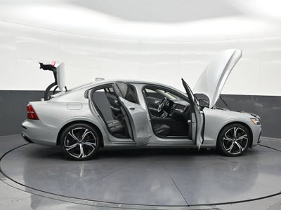 2024 Volvo S60 Plus Dark Theme