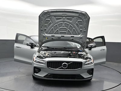 2024 Volvo S60 Plus Dark Theme