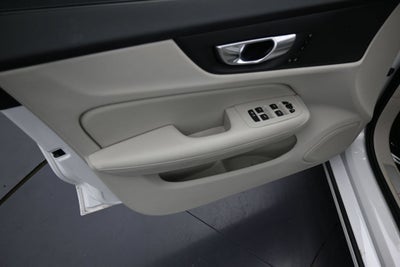 2024 Volvo S60 Plus Dark Theme