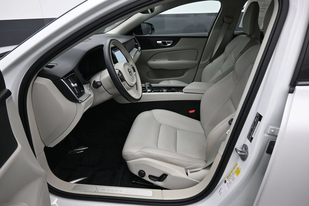 2024 Volvo S60 Plus Dark Theme