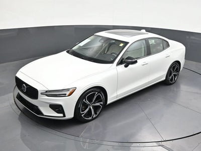 2024 Volvo S60 Plus Dark Theme