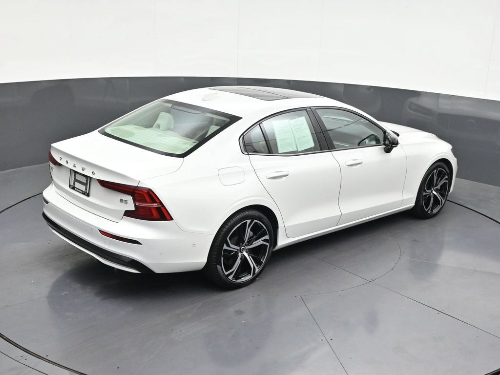 2024 Volvo S60 Plus Dark Theme