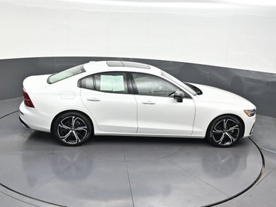 2024 Volvo S60 Plus Dark Theme