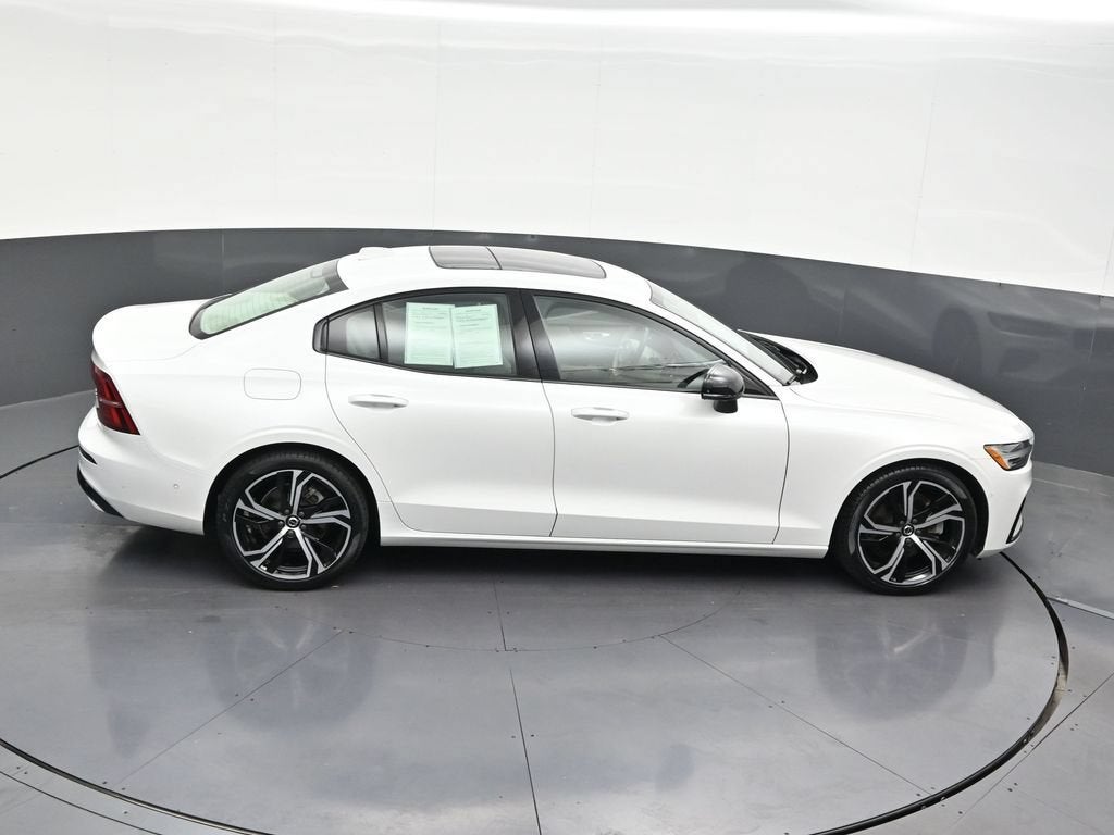 2024 Volvo S60 Plus Dark Theme