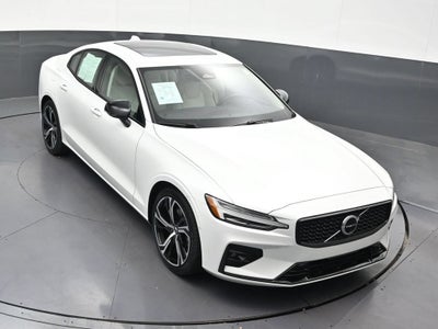 2024 Volvo S60 Plus Dark Theme